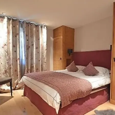 Four Bedrooms Chalet Located In The Very Peaceful Area Bagnes